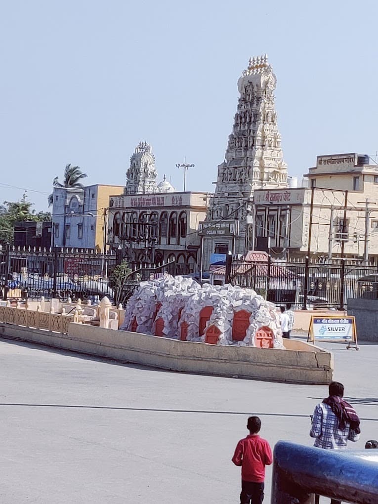 Deluxe AC Room for Couples Near Somnath Temple
