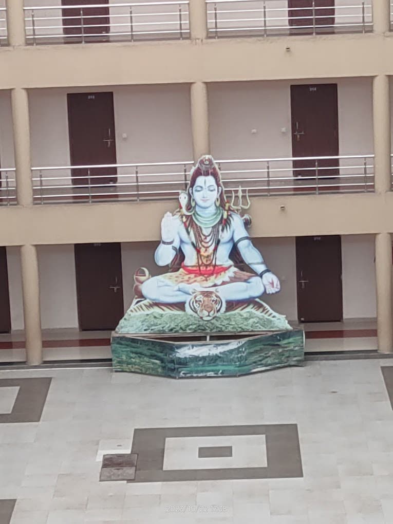 Spacious Family Room for Pilgrims in Somnath
